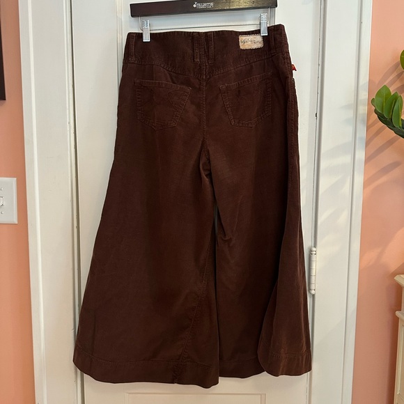 Vintage SUPER Wide-Leg Corduroy Flare Pants. Low slung, swishy, sz 6 - Picture 8 of 17